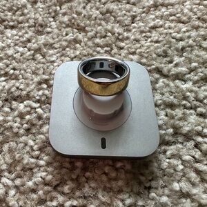 Oura Ring Gen4 Gold Size 9 – Charger Included – Excellent Condition